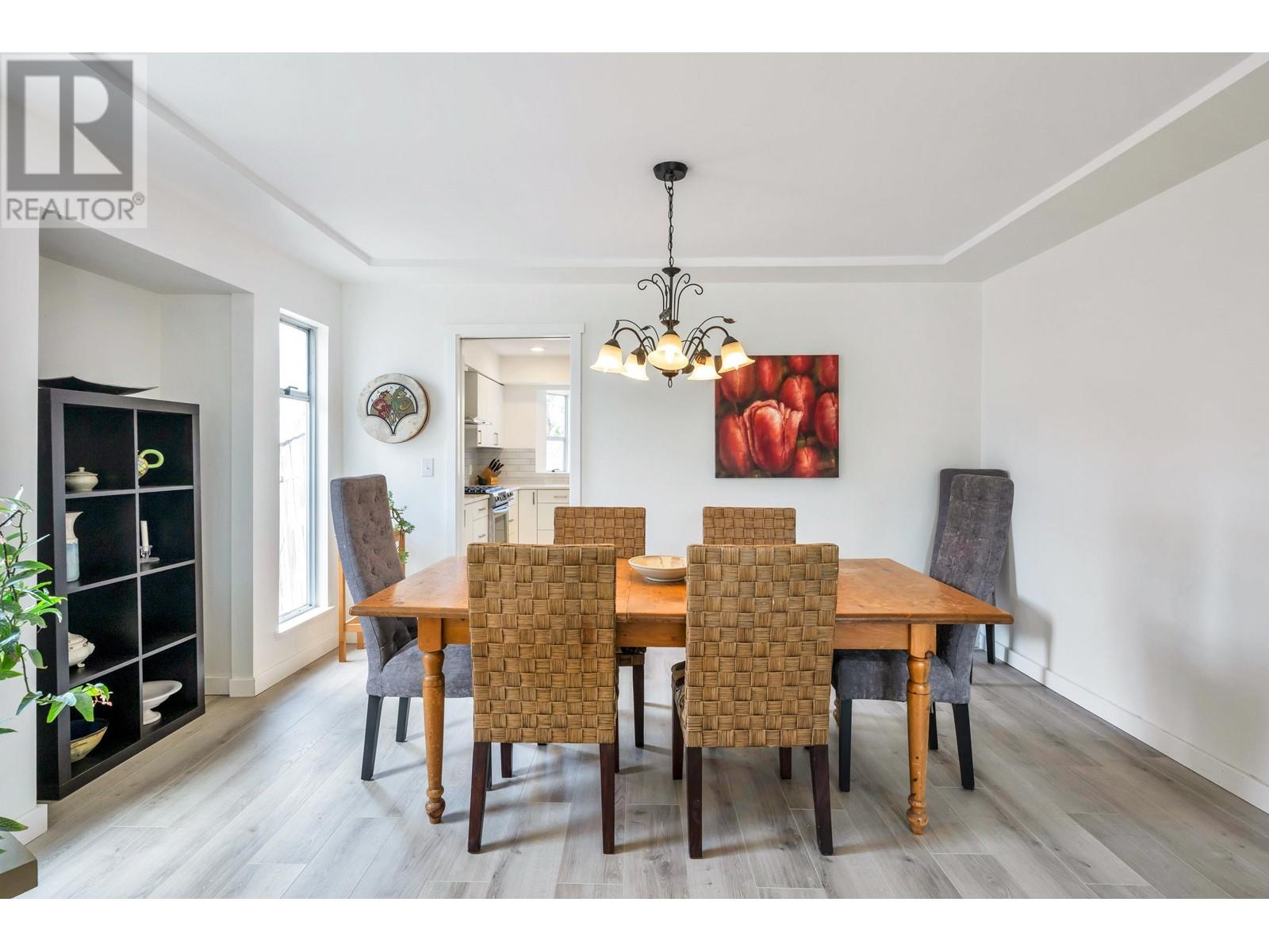 Property at 6211 49 AVENUE image 4