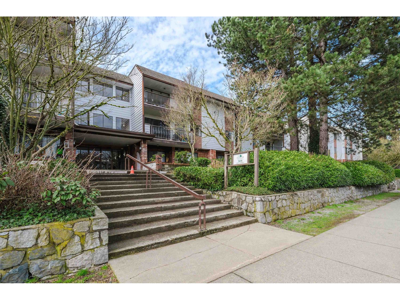 Property at 206 7473 140 STREET image 3