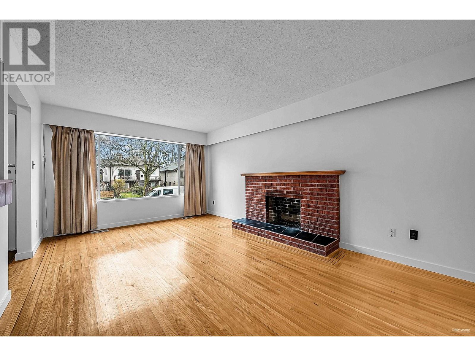 2112 E 8th Avenue, Vancouver, British Columbia  V5N 1V5 - Photo 2 - R2982275