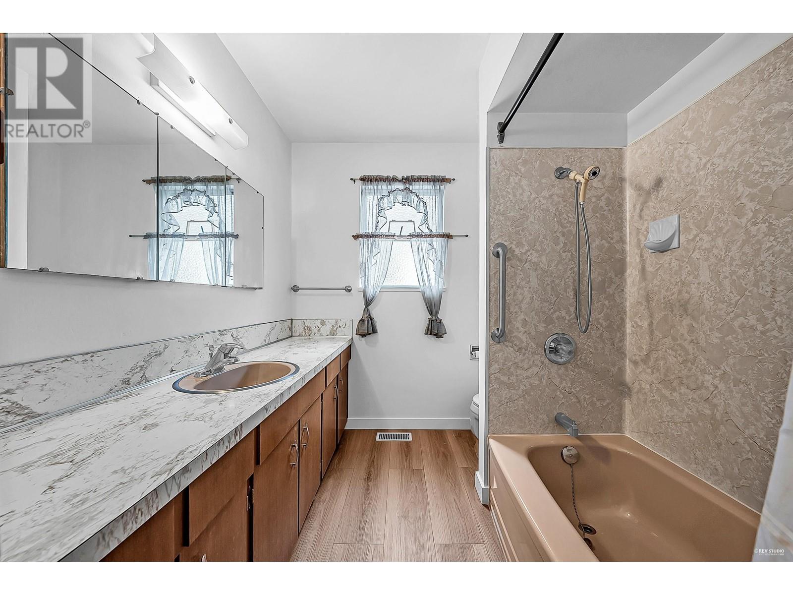 2112 E 8th Avenue, Vancouver, British Columbia  V5N 1V5 - Photo 9 - R2982275