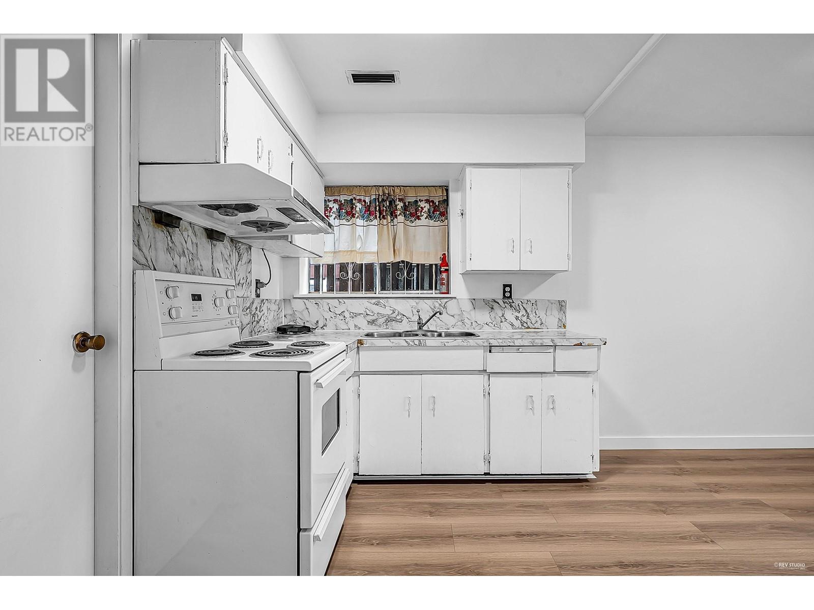 2112 E 8th Avenue, Vancouver, British Columbia  V5N 1V5 - Photo 31 - R2982275
