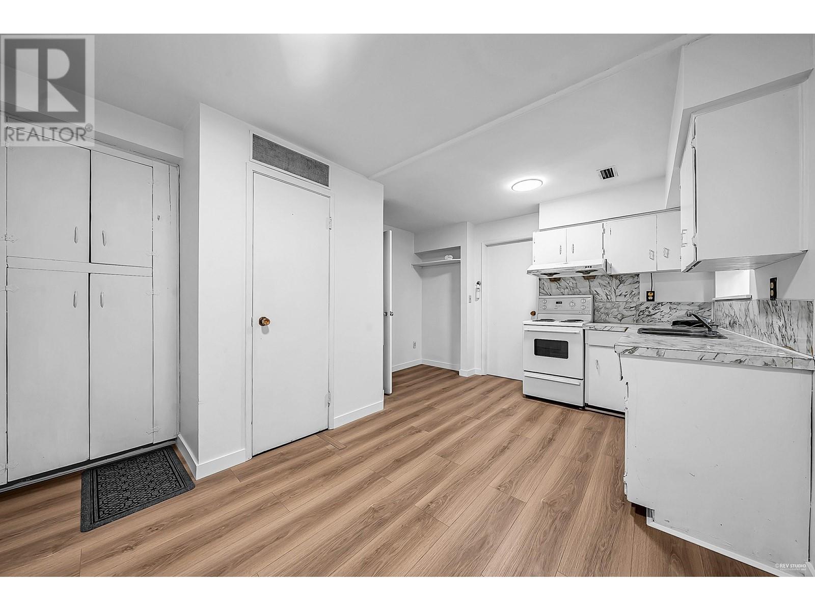 2112 E 8th Avenue, Vancouver, British Columbia  V5N 1V5 - Photo 33 - R2982275