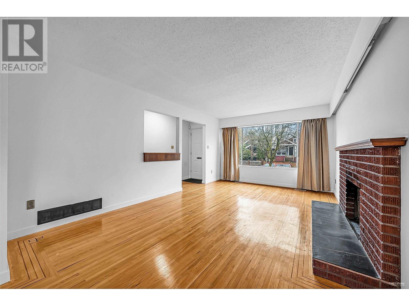 2112 E 8th Avenue, Vancouver, British Columbia  V5N 1V5 - Photo 3 - R2982275