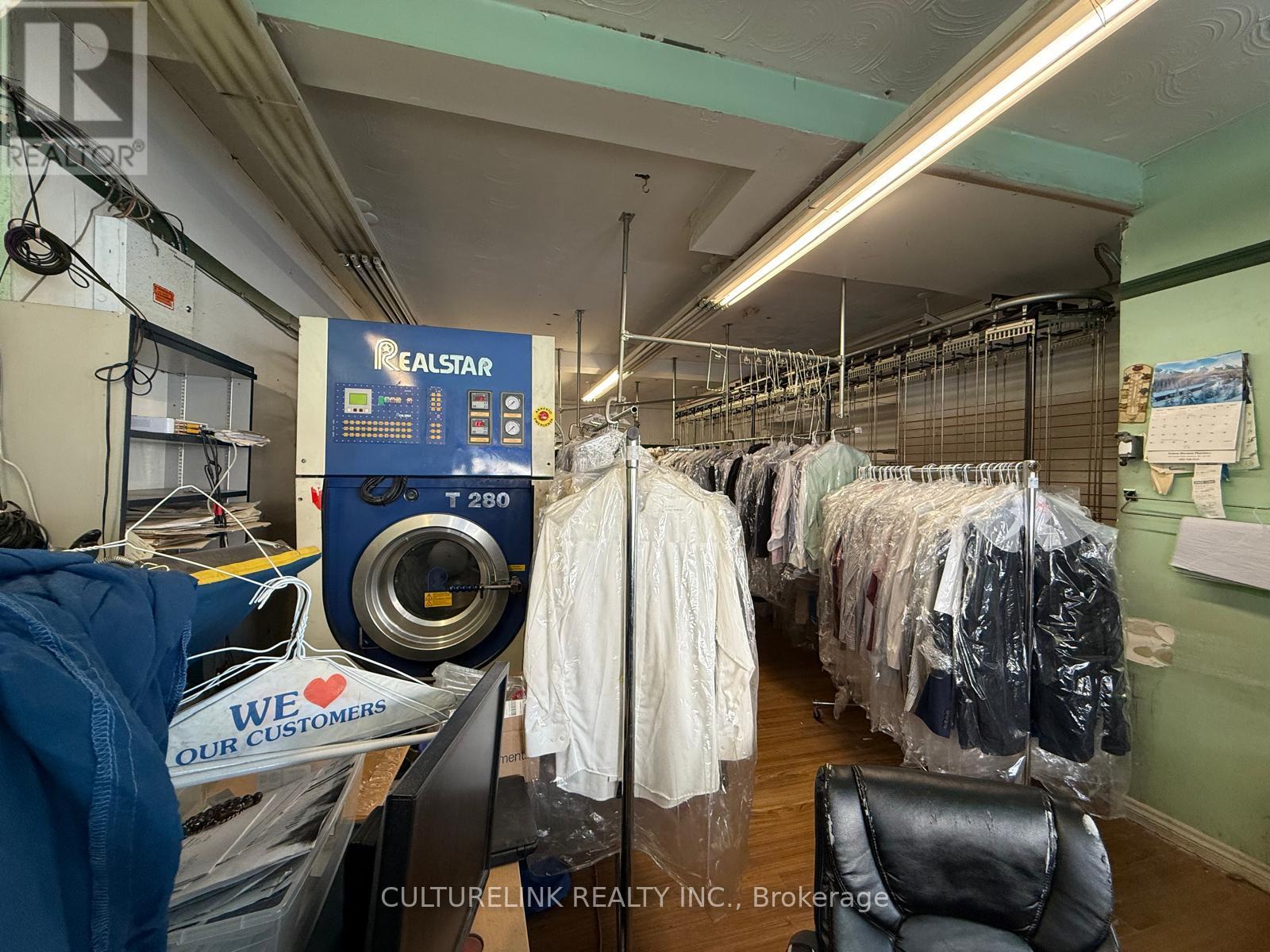 Ground - 2081 Lawrence Avenue W, Toronto (Weston), Ontario  M9N 1H7 - Photo 4 - W12043114