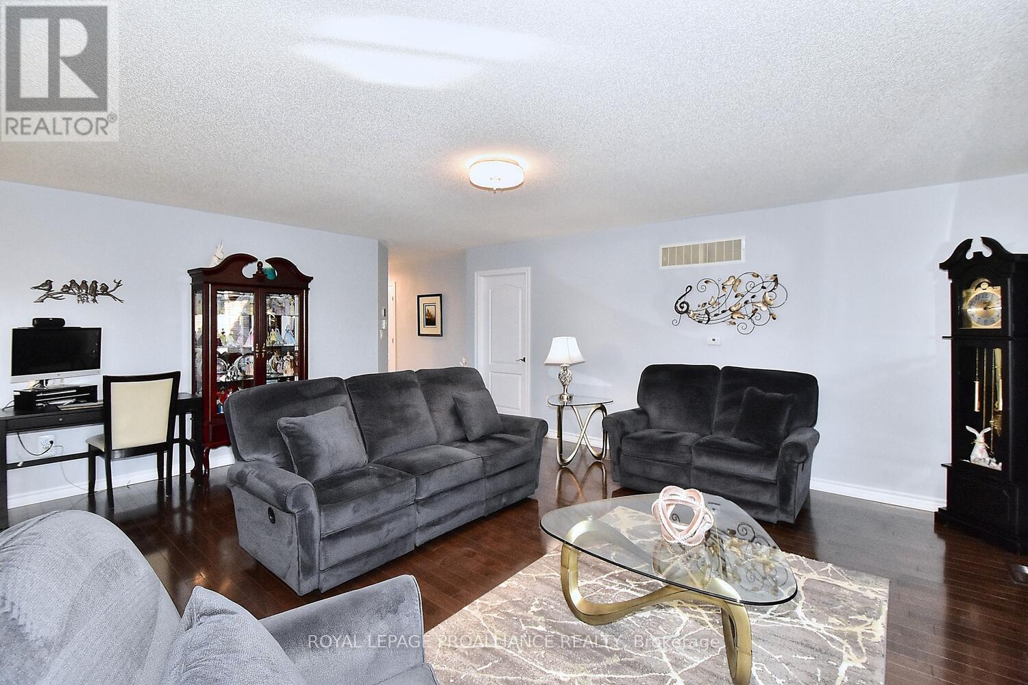 21 Old Trafford Drive, Trent Hills, Ontario  K0L 1Y0 - Photo 10 - X12043532