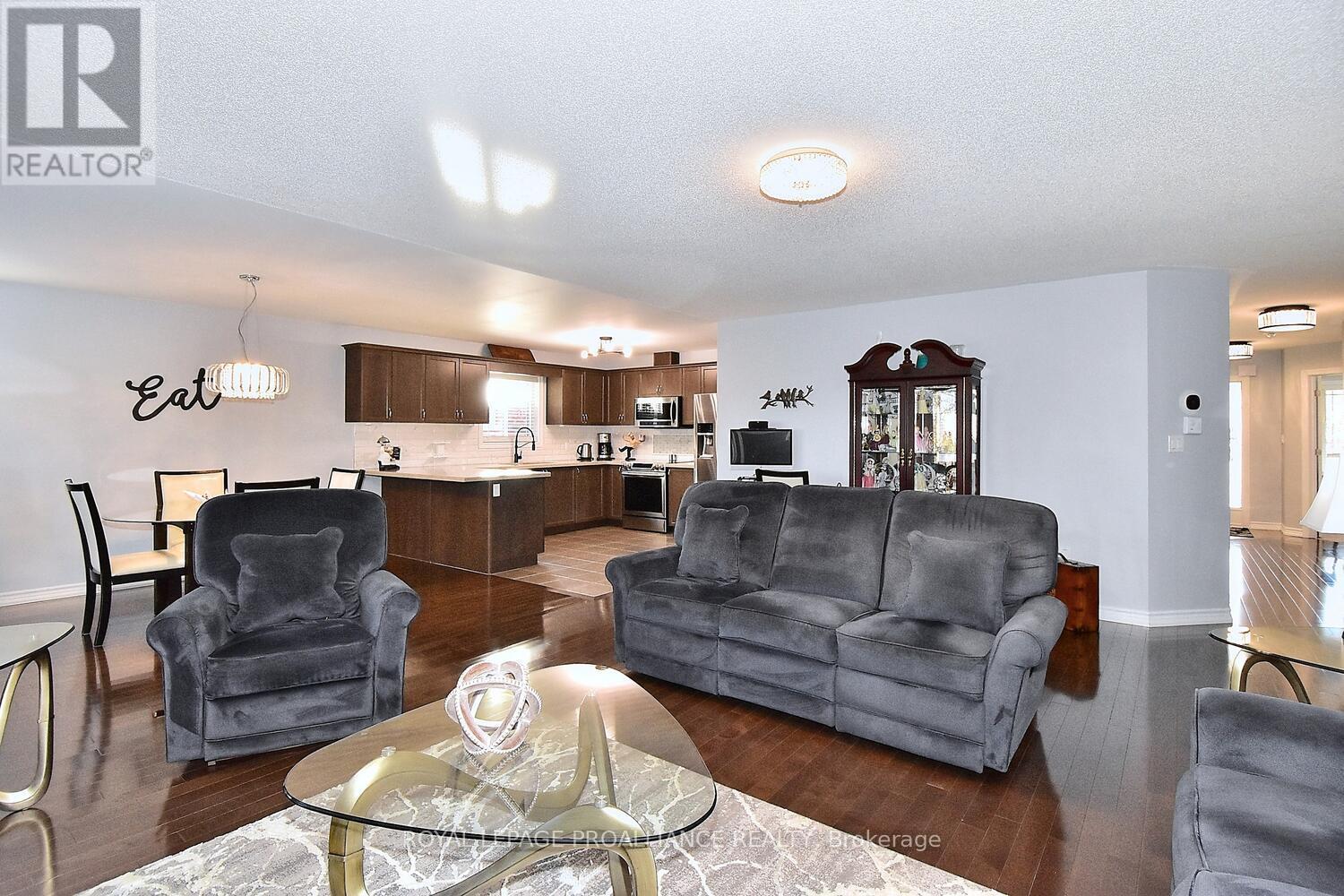 21 Old Trafford Drive, Trent Hills, Ontario  K0L 1Y0 - Photo 9 - X12043532