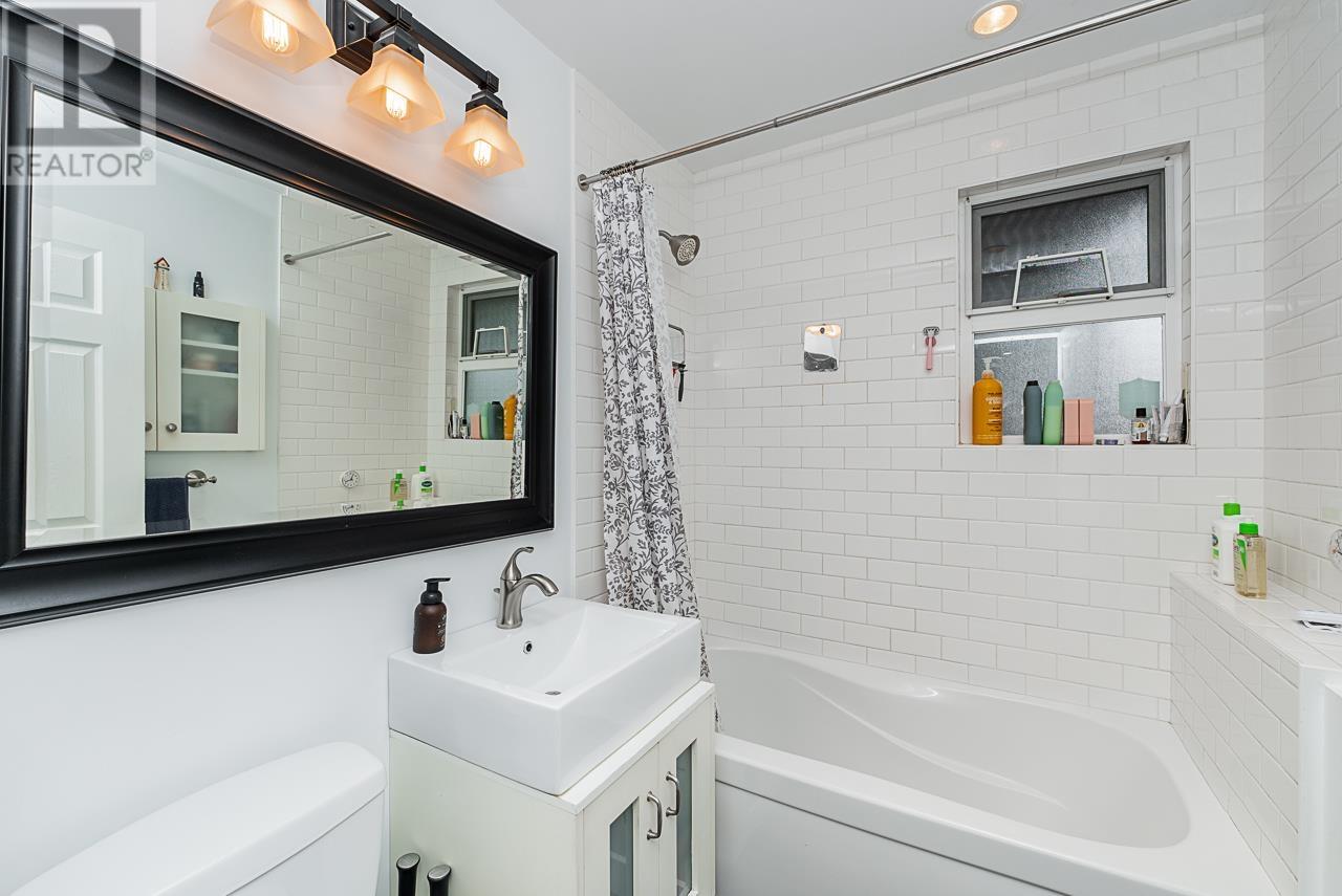 328 E 16th Street, North Vancouver, British Columbia  V7L 2T2 - Photo 11 - R2969640