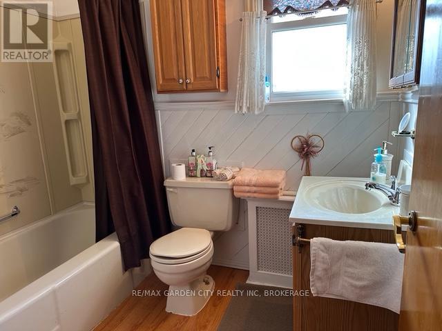 19 Cleveland Street, Thorold, Ontario  L2V 3K3 - Photo 12 - X12041279