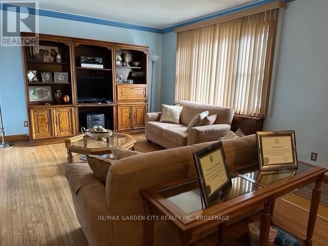 19 Cleveland Street, Thorold, Ontario  L2V 3K3 - Photo 6 - X12041279