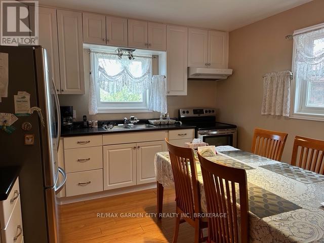 19 Cleveland Street, Thorold, Ontario  L2V 3K3 - Photo 8 - X12041279