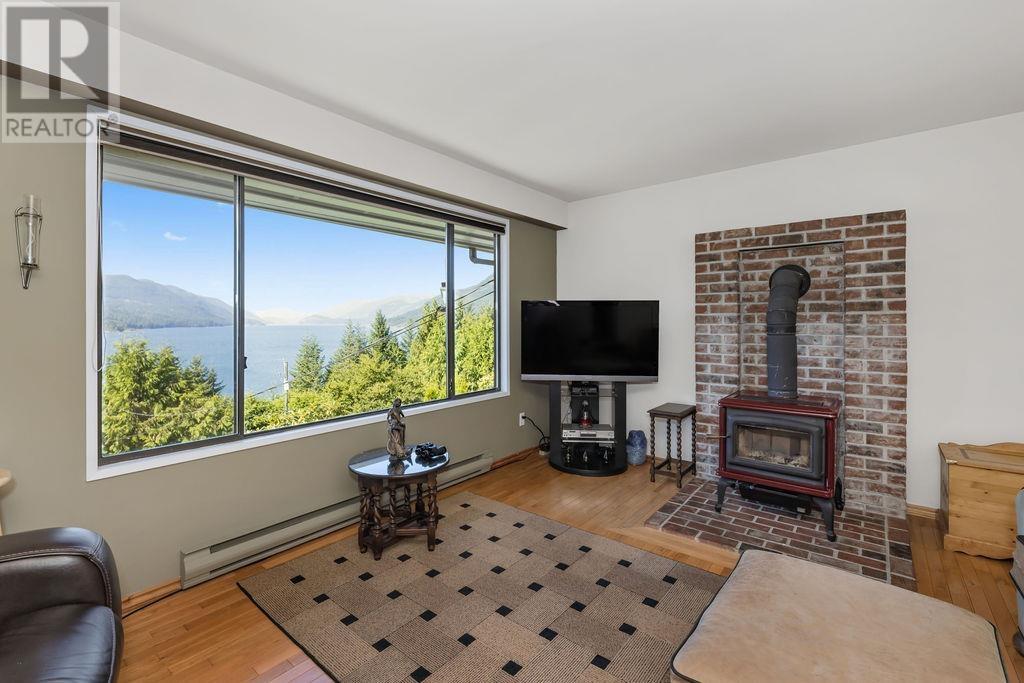 6950 Porpoise Drive, Sechelt, British Columbia  V7Z 0C8 - Photo 10 - R2982416