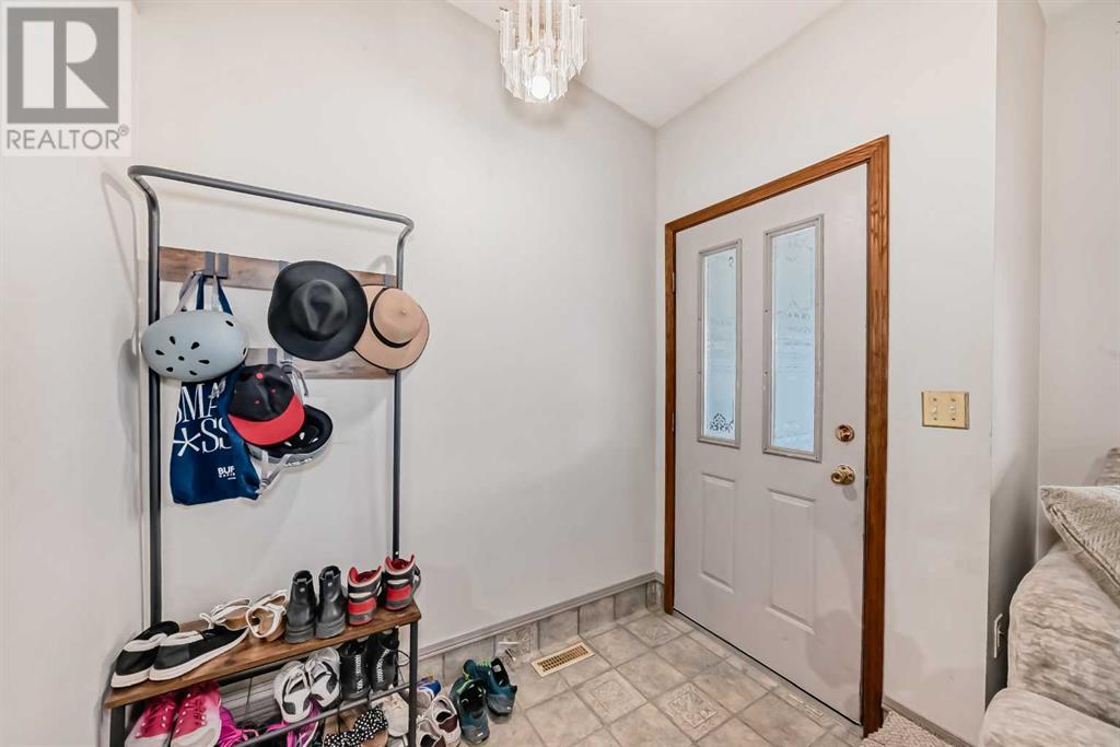 Property at 174 Donnelly Crescent image 4