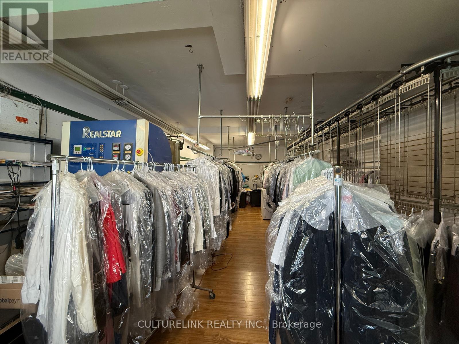 Ground - 2081 Lawrence Avenue W, Toronto (Weston), Ontario  M9N 1H7 - Photo 2 - W12043091