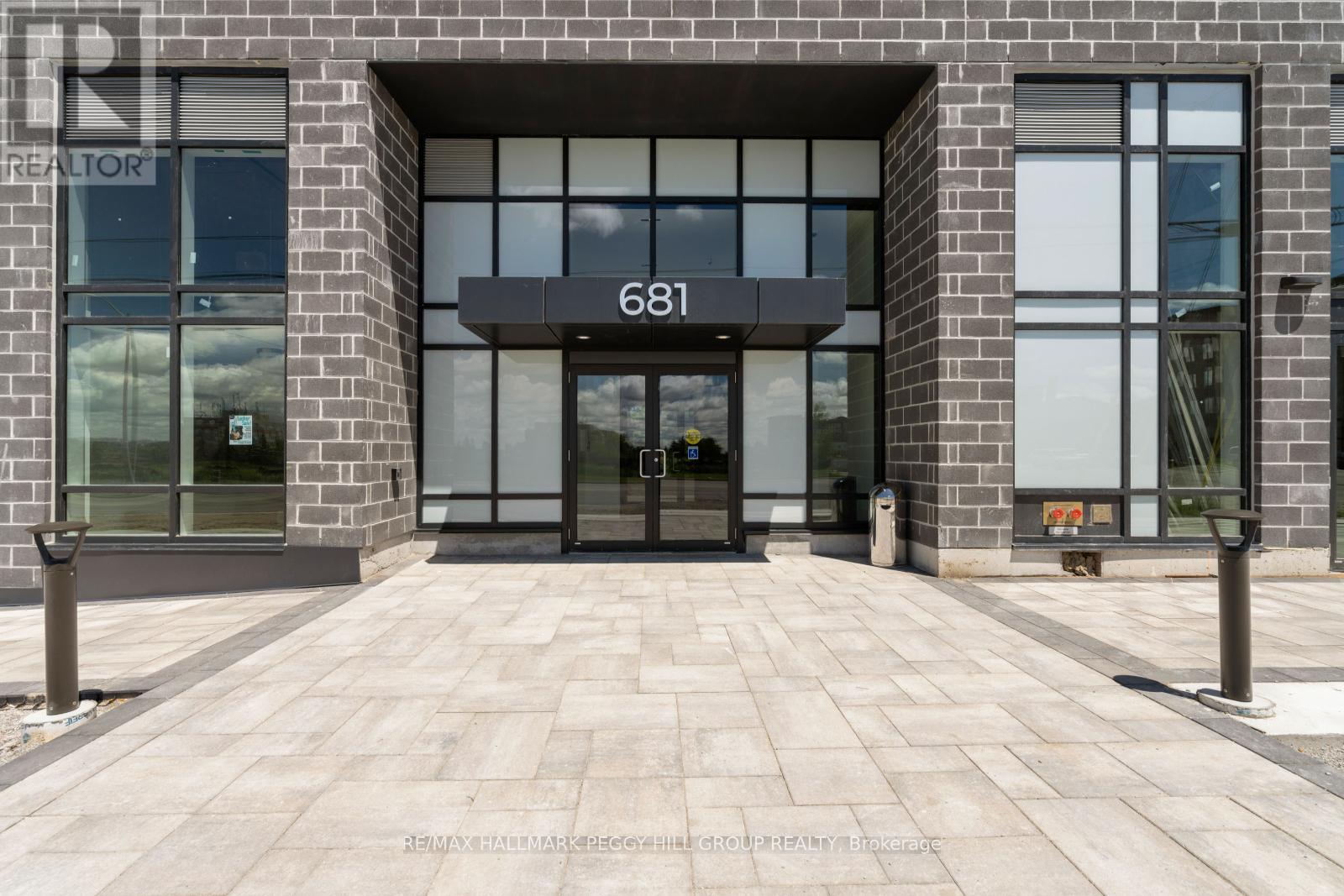 Property at 502 - 681 YONGE STREET image 2
