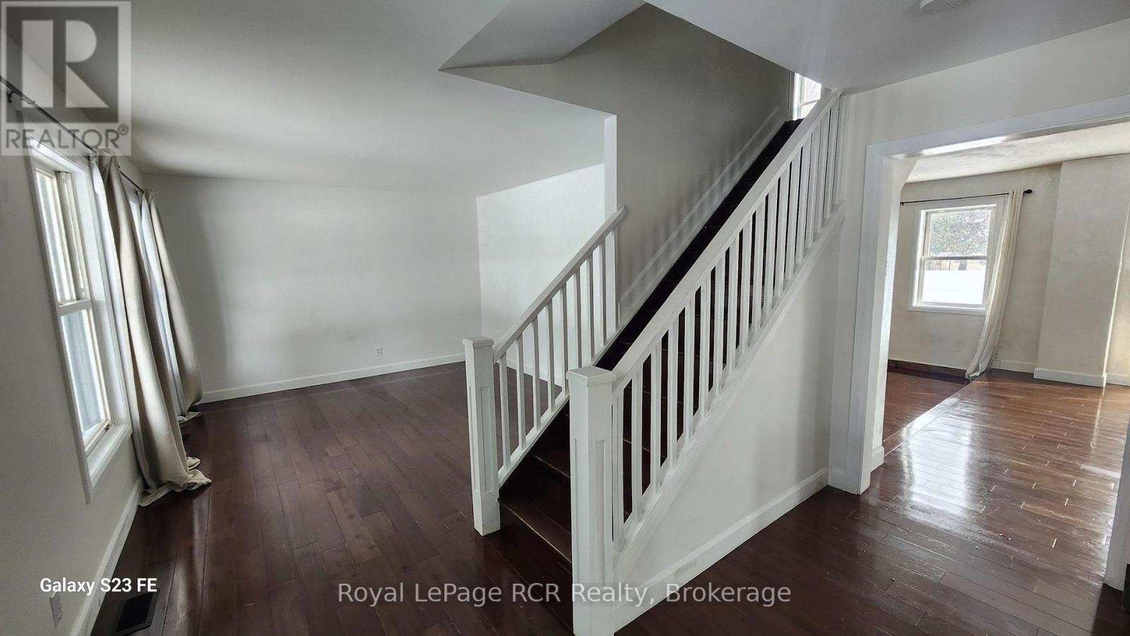 11 Blackburn Avenue, Clearview, Ontario  L0M 1P0 - Photo 10 - S12038561