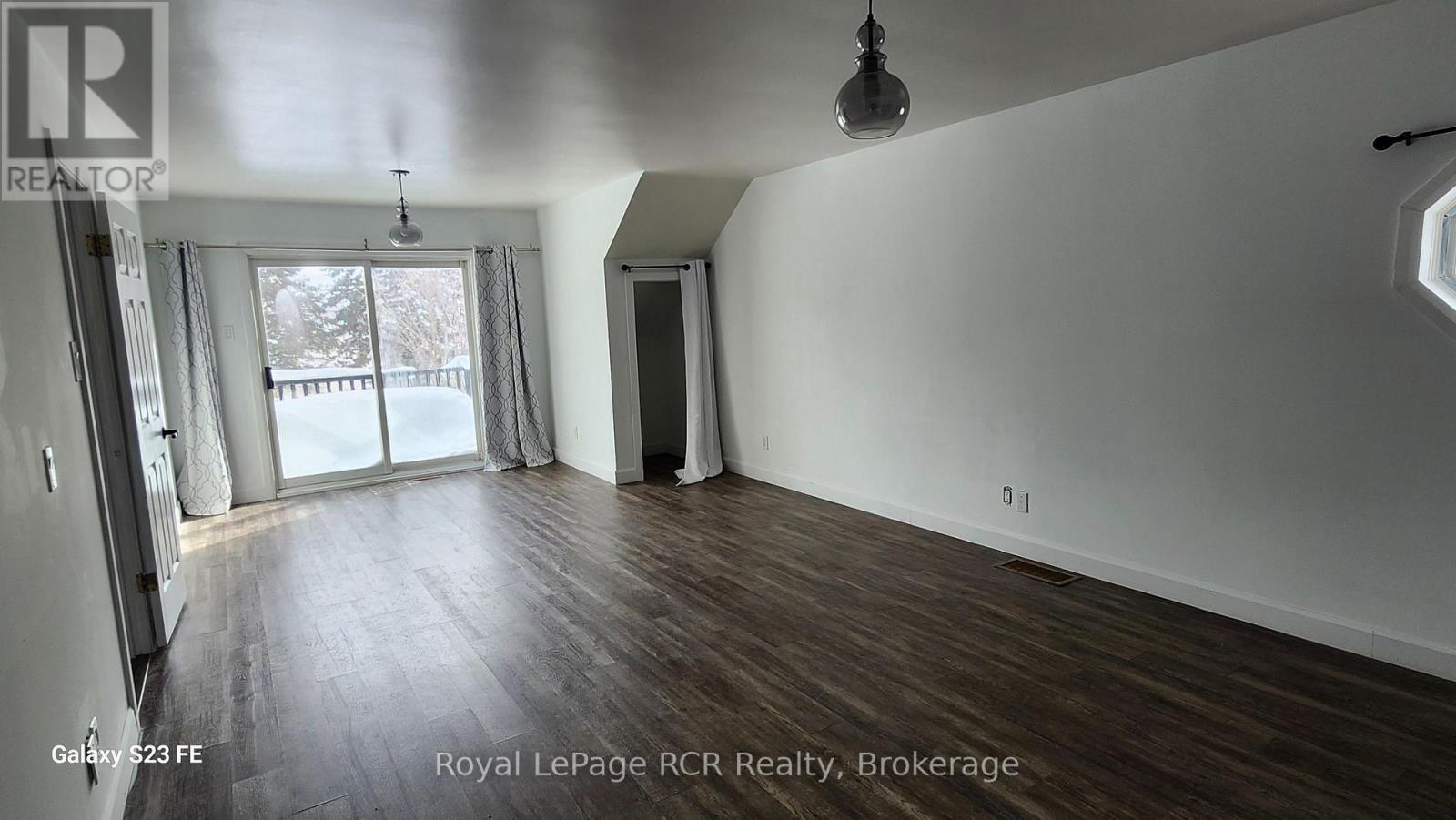 11 Blackburn Avenue, Clearview, Ontario  L0M 1P0 - Photo 11 - S12038561