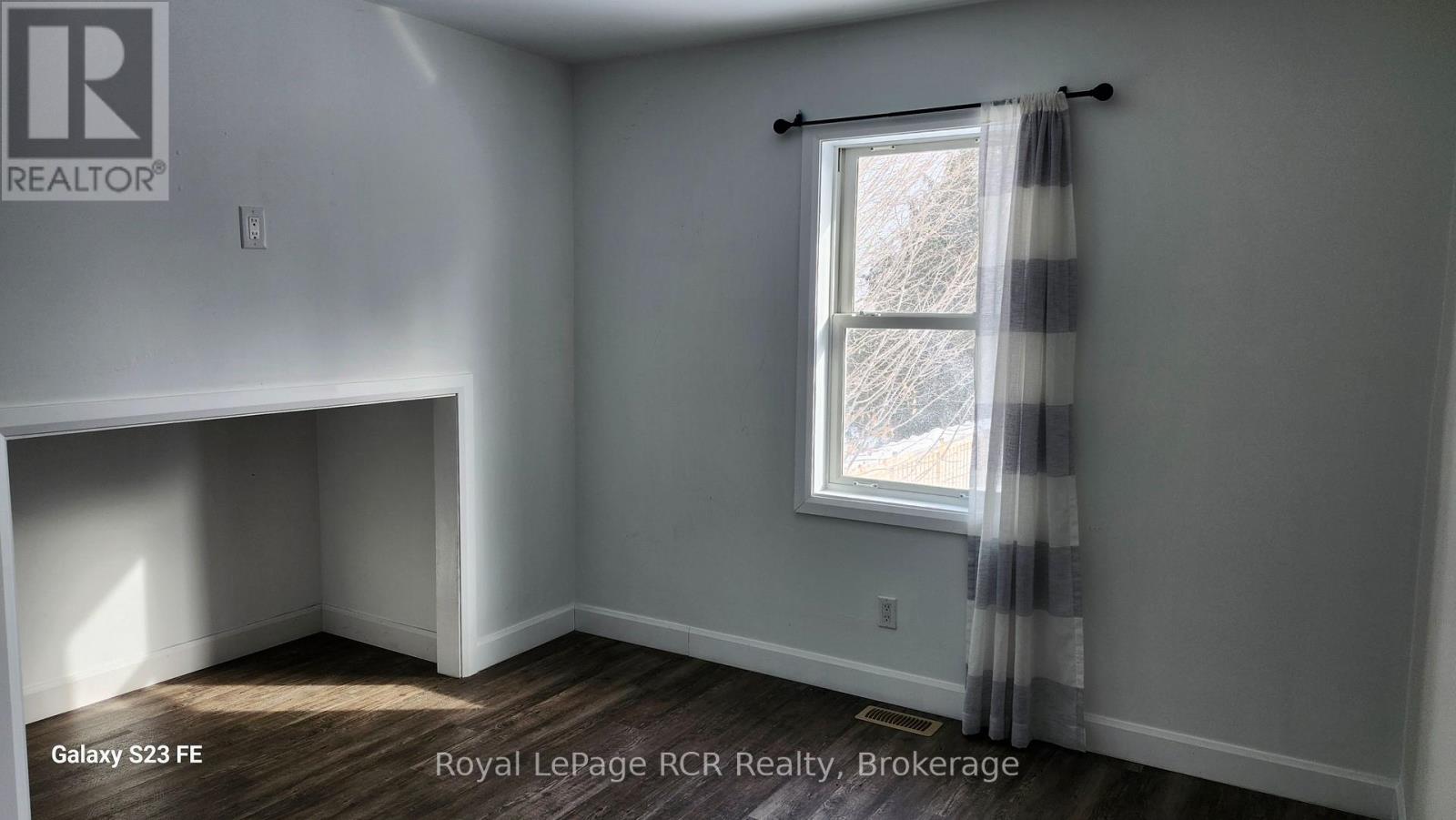 11 Blackburn Avenue, Clearview, Ontario  L0M 1P0 - Photo 15 - S12038561