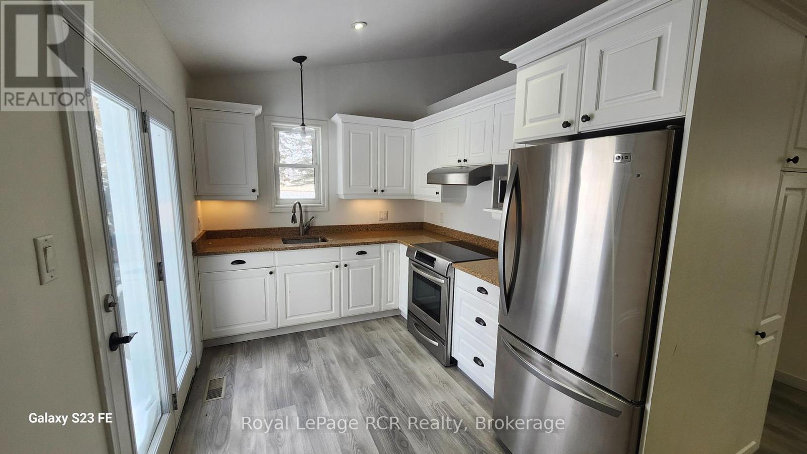 11 Blackburn Avenue, Clearview, Ontario  L0M 1P0 - Photo 17 - S12038561