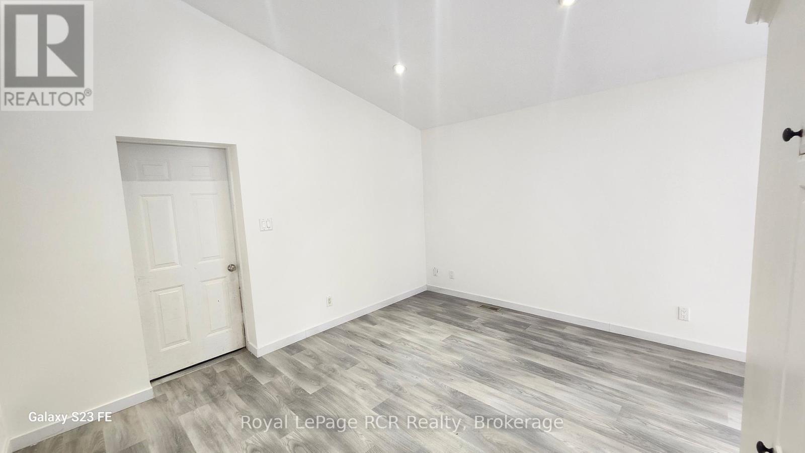 11 Blackburn Avenue, Clearview, Ontario  L0M 1P0 - Photo 18 - S12038561