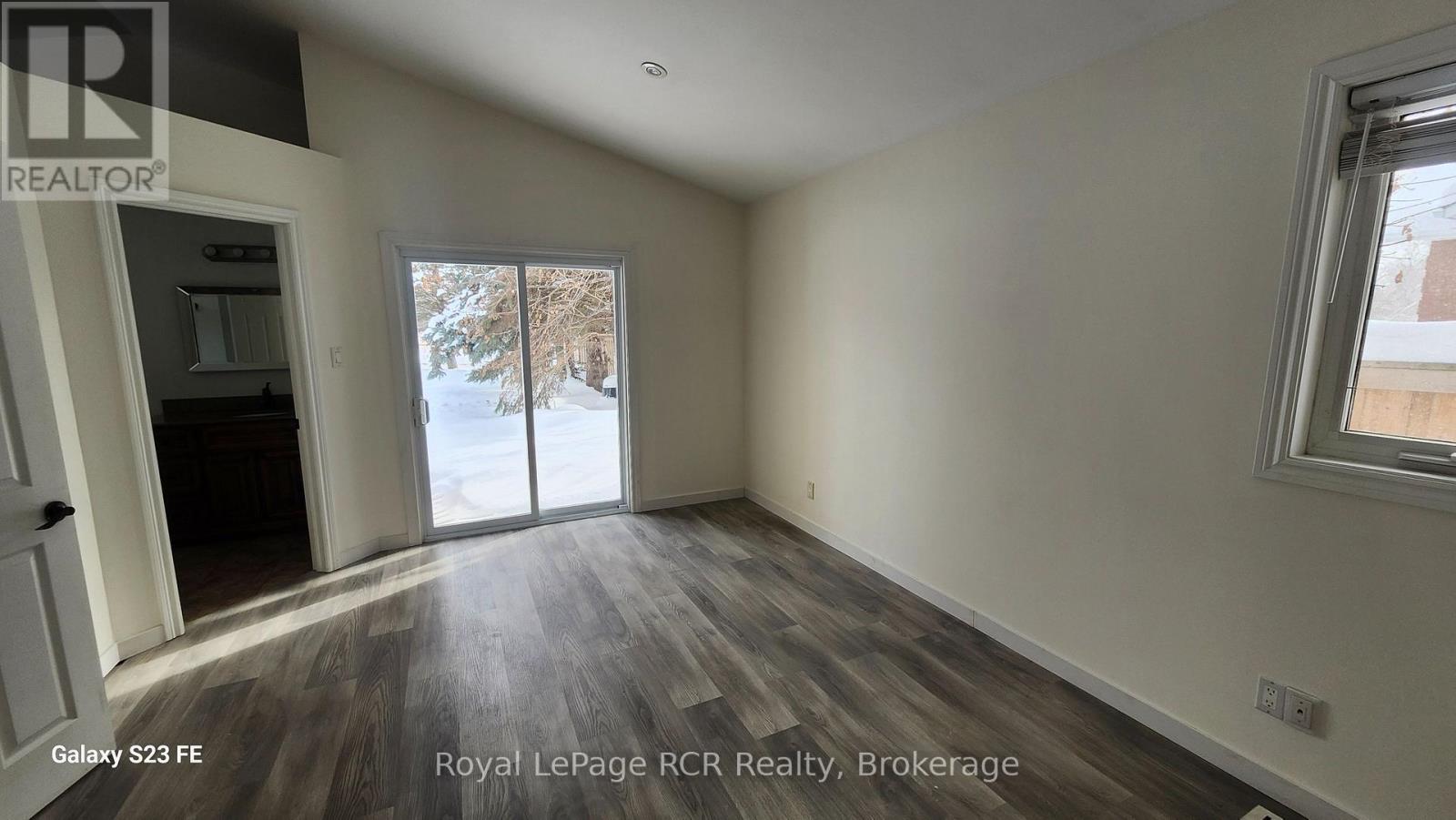 11 Blackburn Avenue, Clearview, Ontario  L0M 1P0 - Photo 19 - S12038561