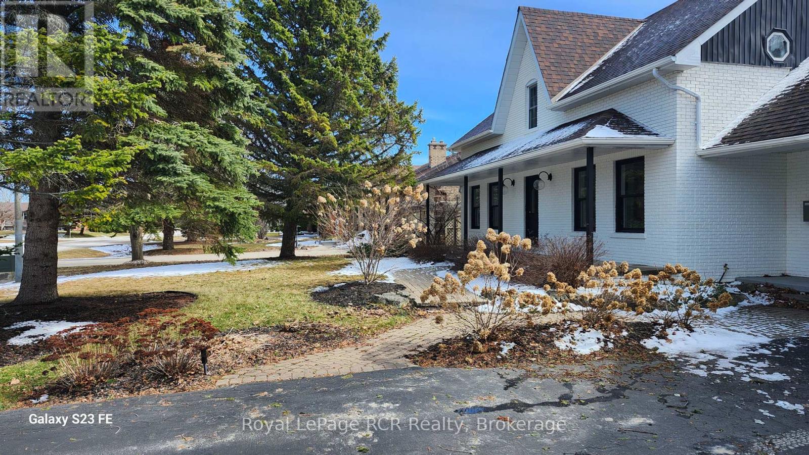 Property at 11 BLACKBURN AVENUE image 2