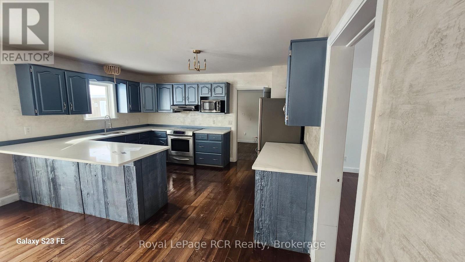 11 Blackburn Avenue, Clearview, Ontario  L0M 1P0 - Photo 6 - S12038561