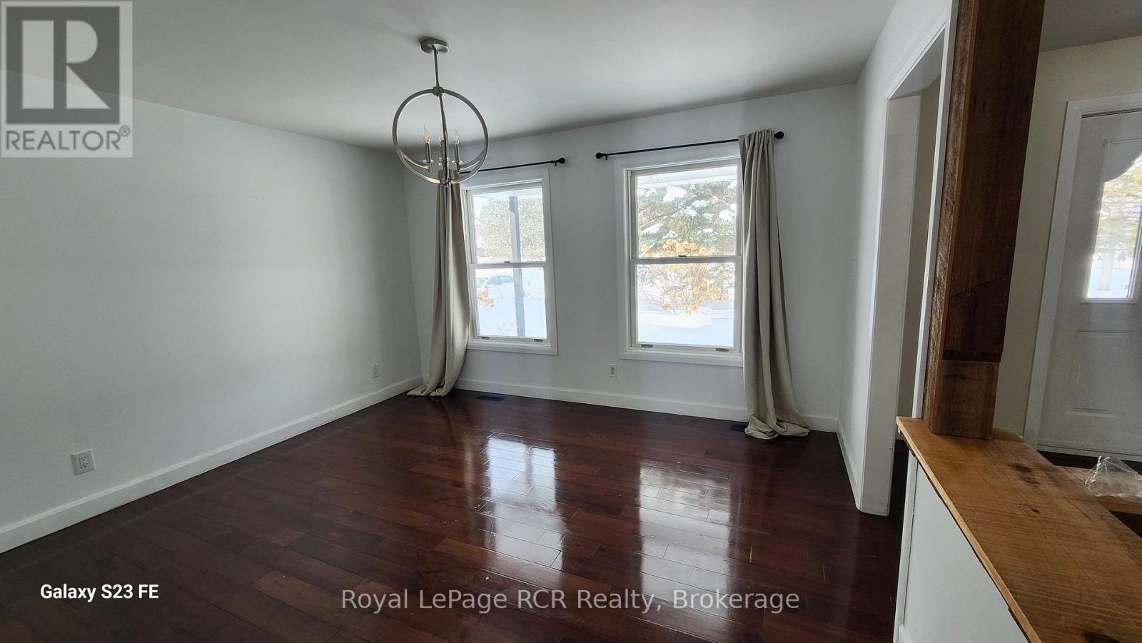 11 Blackburn Avenue, Clearview, Ontario  L0M 1P0 - Photo 9 - S12038561