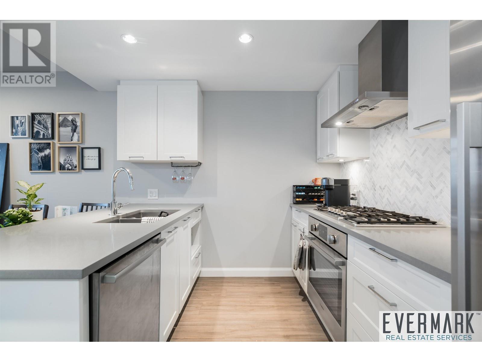 2506 520 Como Lake Avenue, Coquitlam, British Columbia  V3J 0E8 - Photo 4 - R2981165