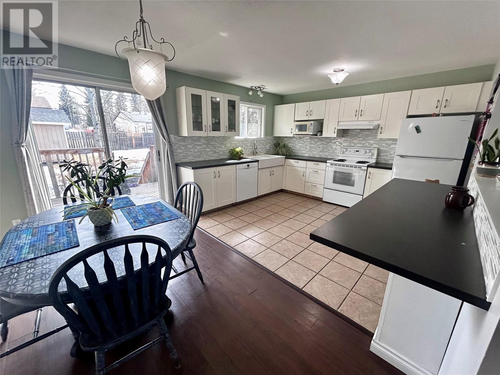 Property at 264 MURRAY Drive image 2