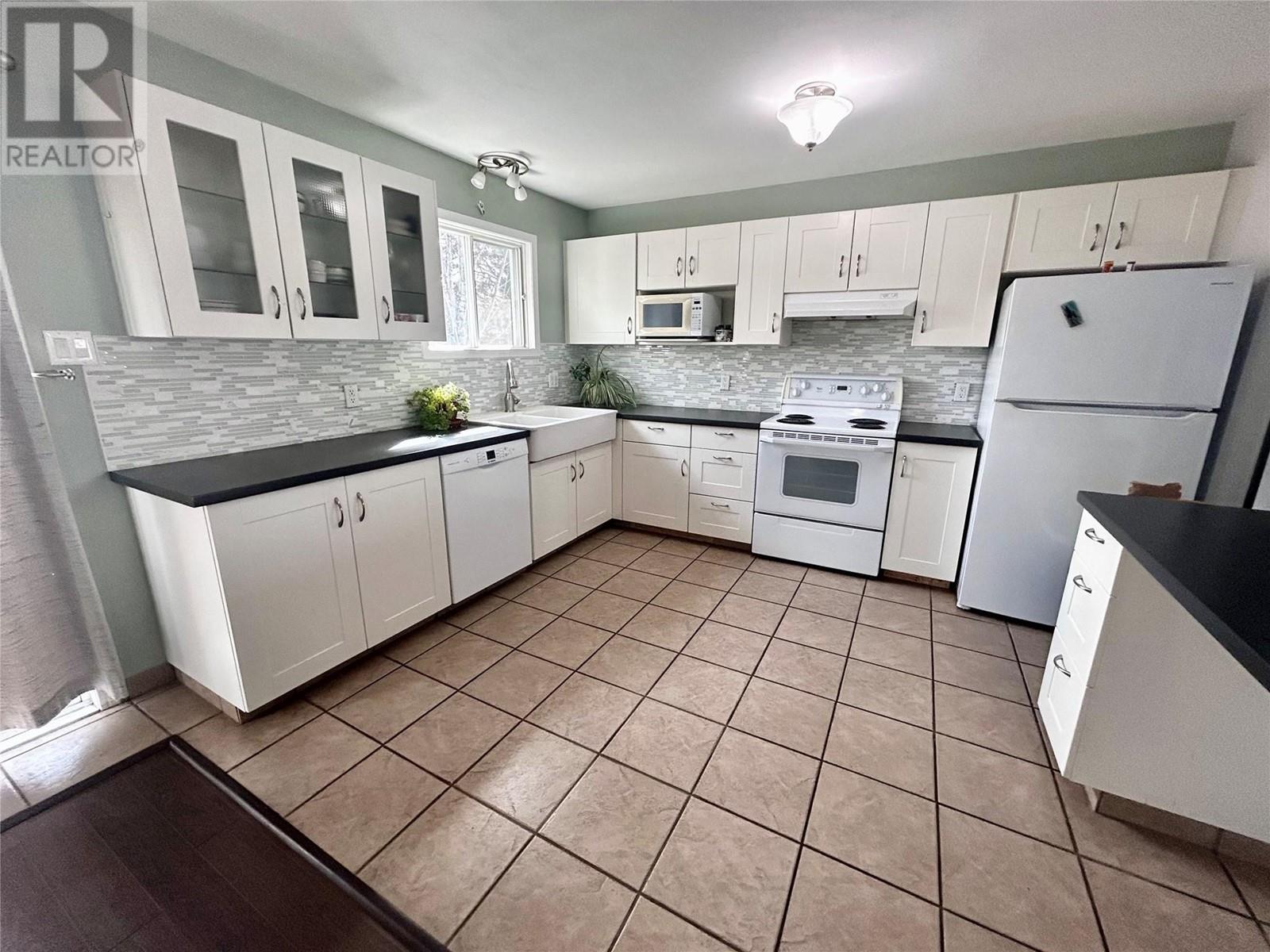 Property at 264 MURRAY Drive image 3