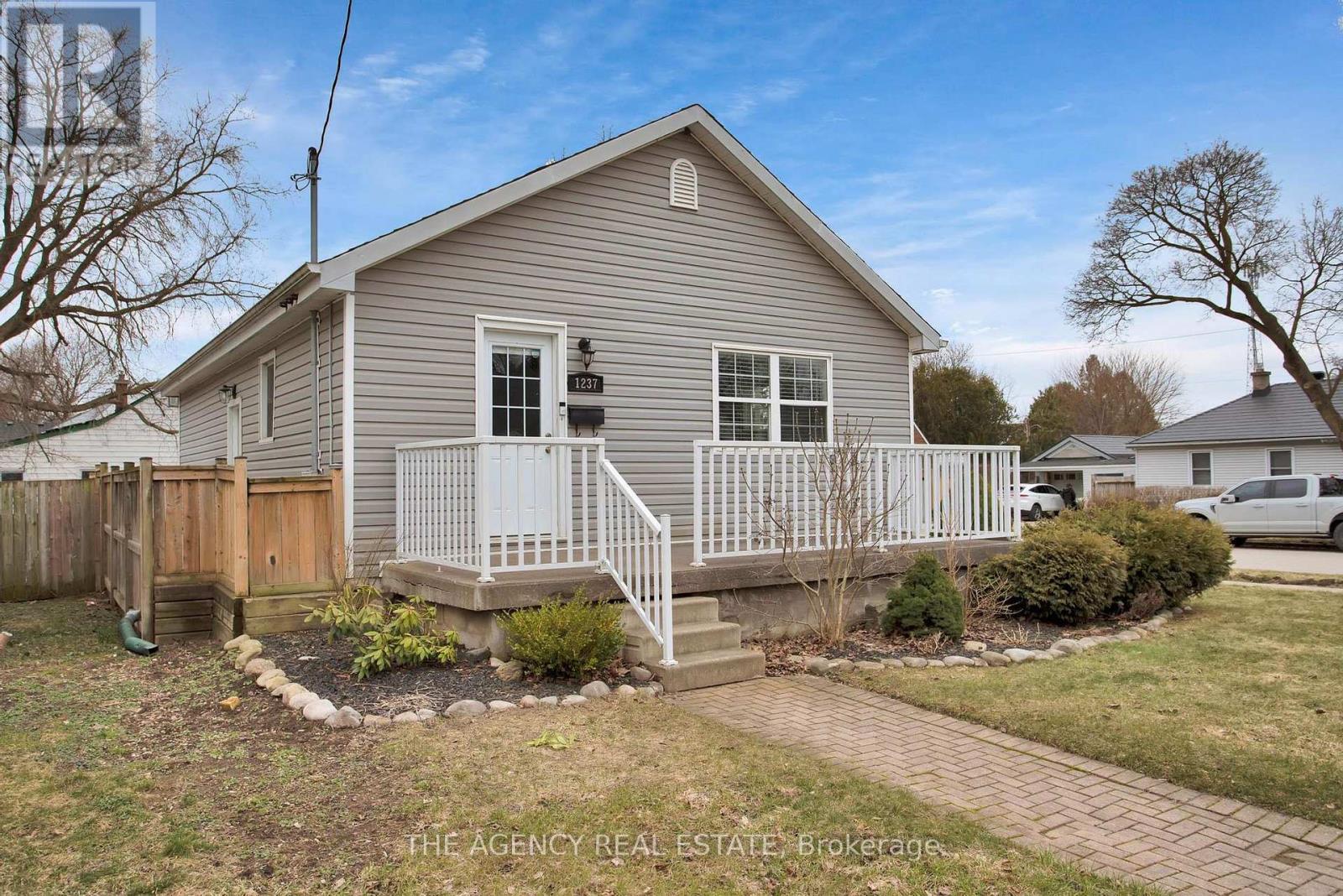 Photo 2 of 25 for 1237 Wilton Avenue