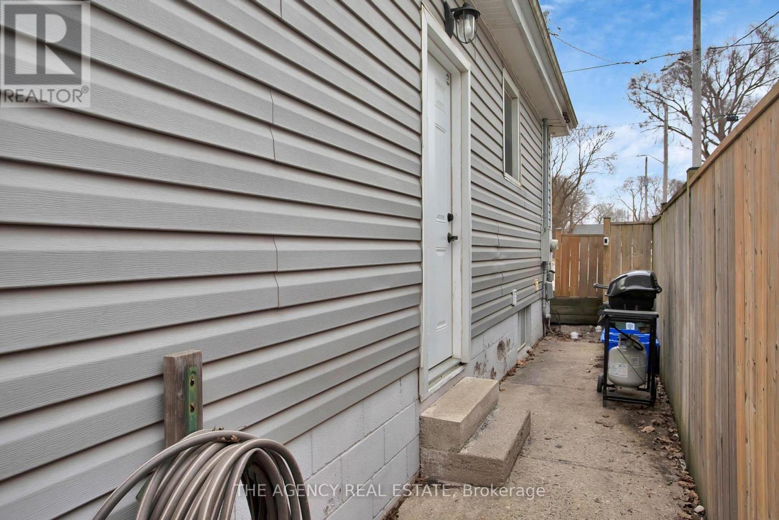 Photo 23 of 25 for 1237 Wilton Avenue