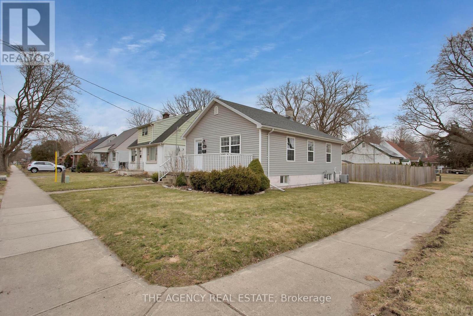 Photo 3 of 25 for 1237 Wilton Avenue