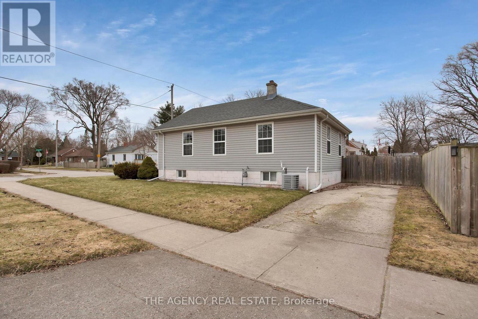 Photo 4 of 25 for 1237 Wilton Avenue