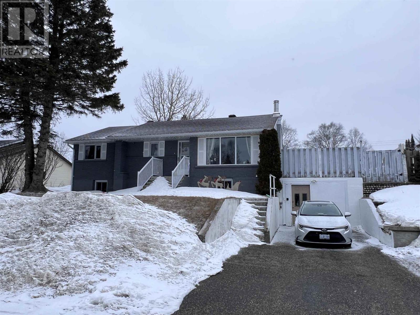 4 Sund CRES, Marathon, Ontario