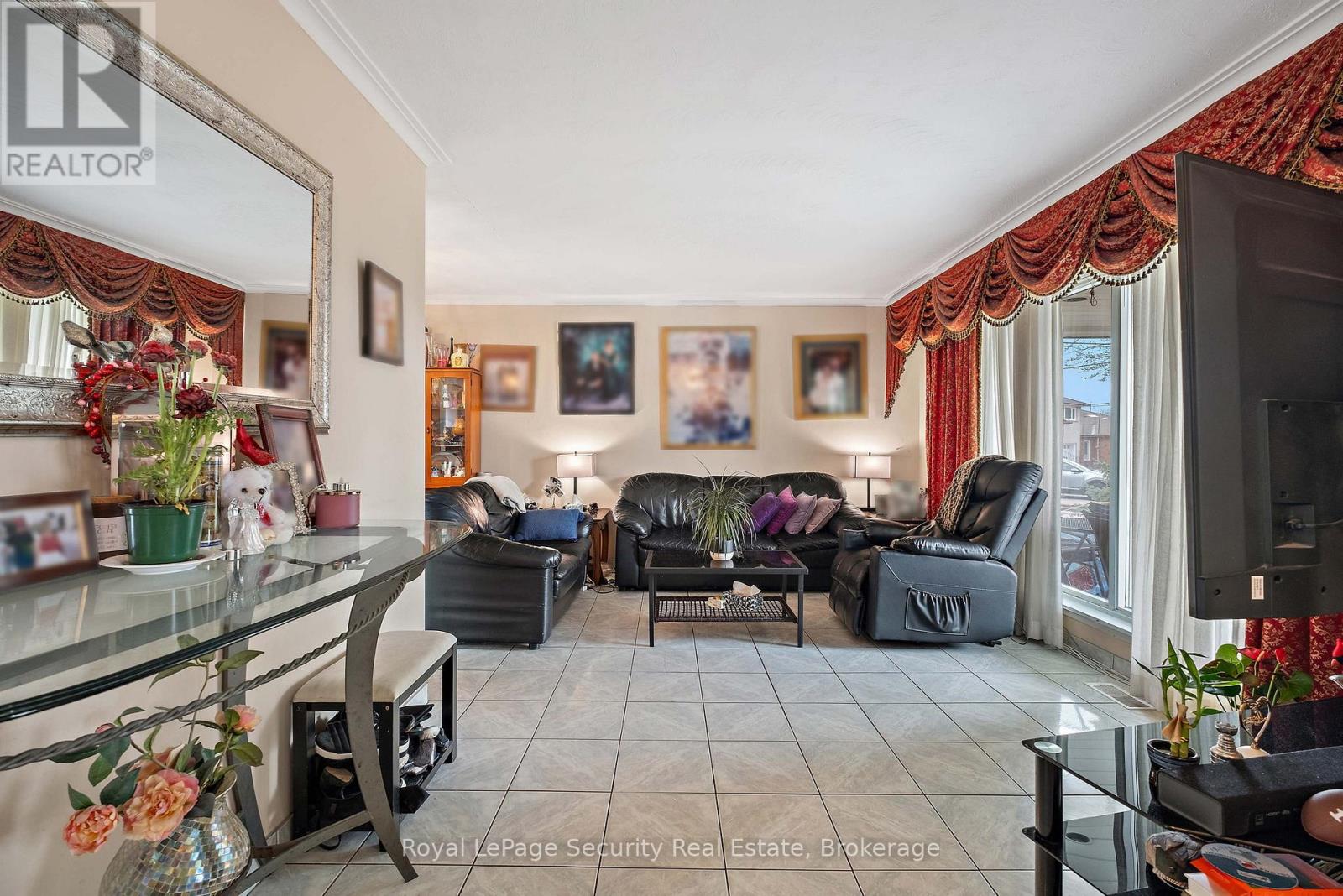 Property at 27 BELLEGLADE COURT N image 2