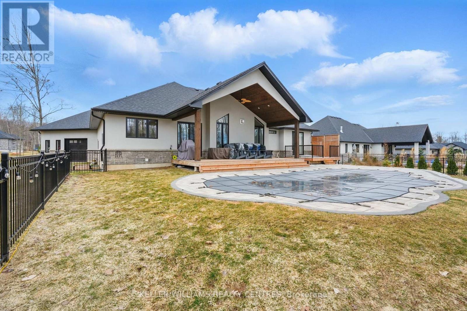 17 Walter James Parkway E, Springwater, Ontario  L9X 2A6 - Photo 6 - S12043590