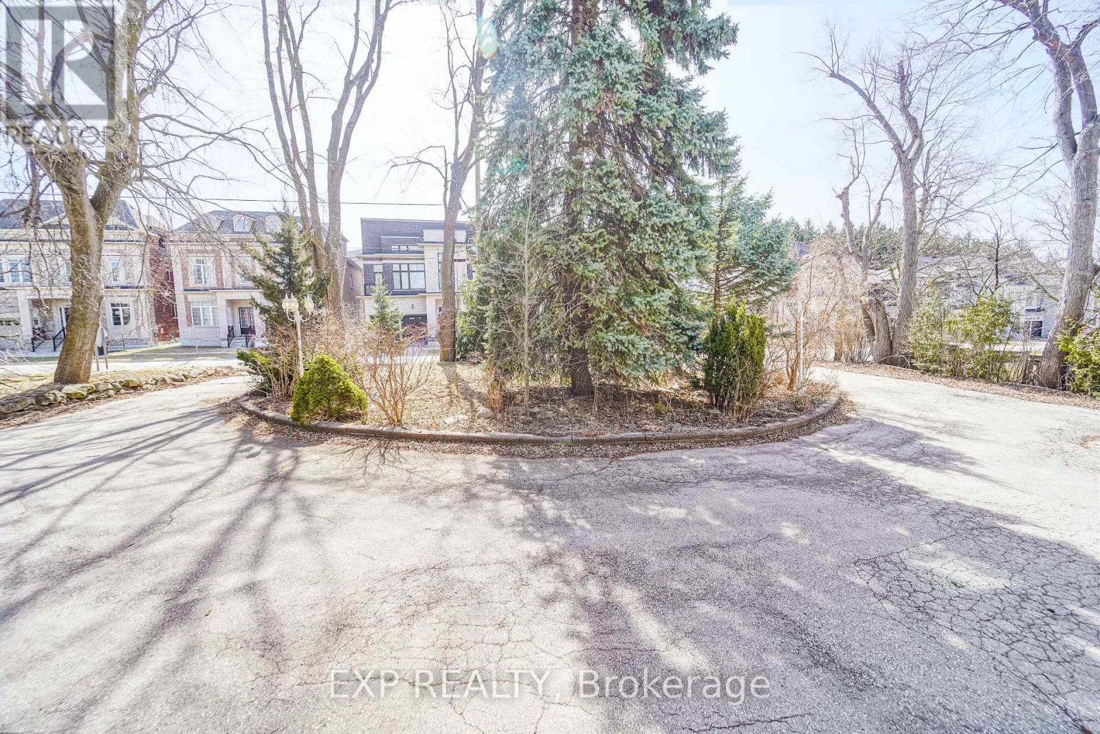 Property at 142 HILLSVIEW DRIVE image 2