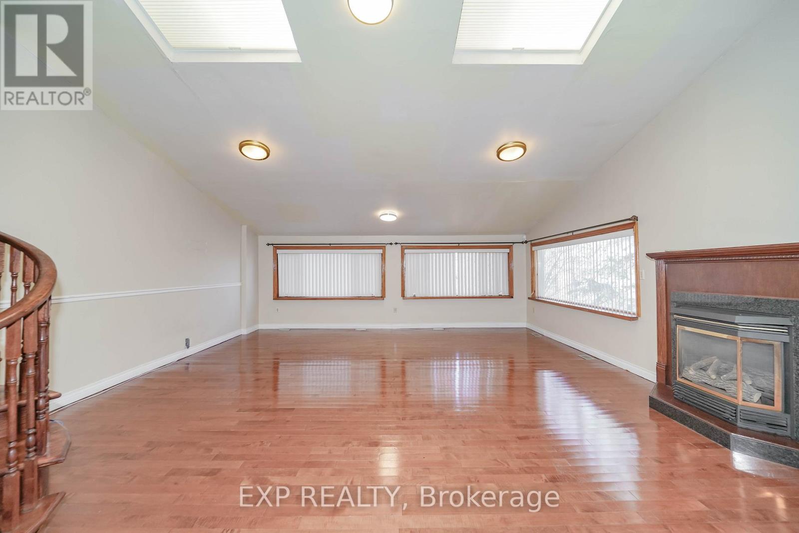 142 Hillsview Drive, Richmond Hill, Ontario  L4C 1T2 - Photo 20 - N12043702