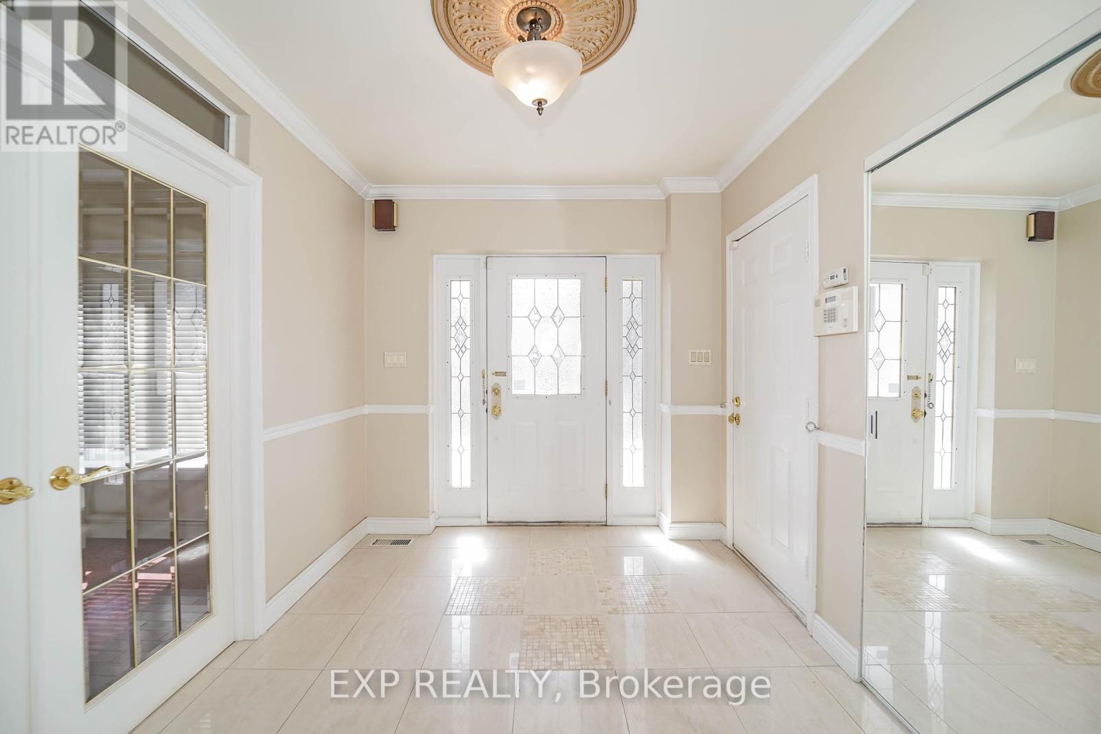 142 Hillsview Drive, Richmond Hill, Ontario  L4C 1T2 - Photo 6 - N12043702