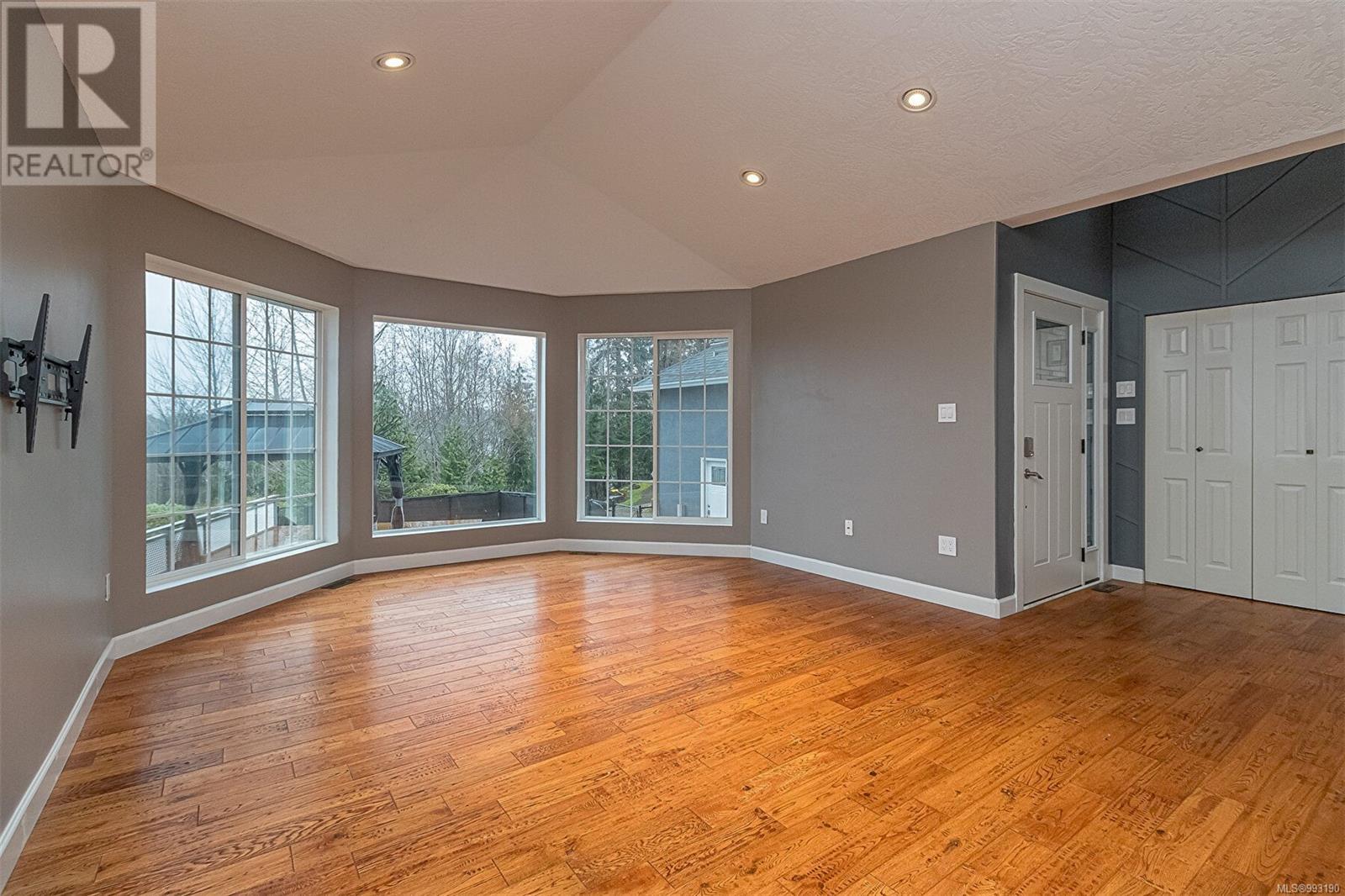 Property at 181 River Rd image 4