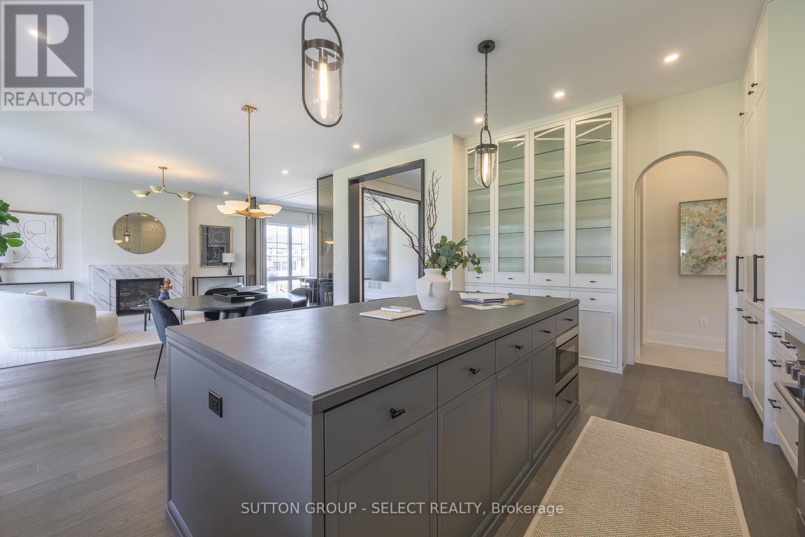 326 Manhattan Drive, London South, Ontario  N6K 4M7 - Photo 7 - X12043755