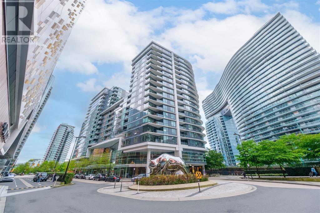 1817 68 SMITHE STREET, Vancouver, British Columbia