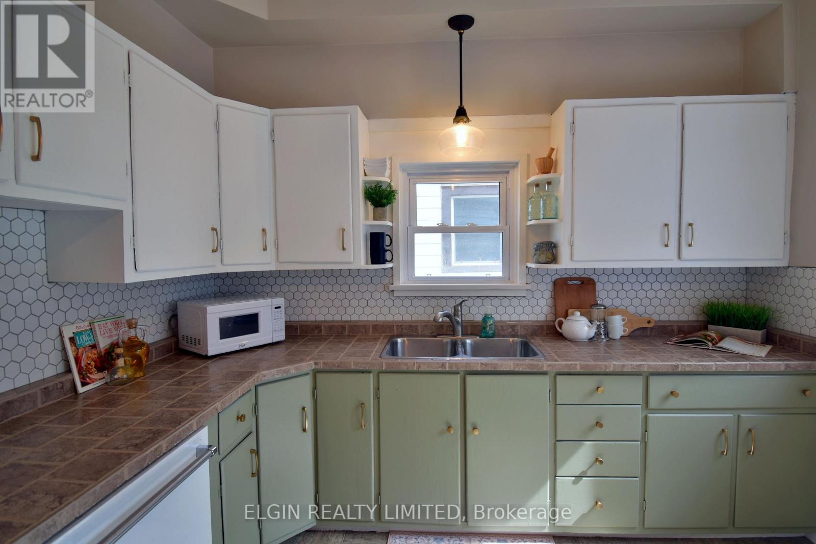 Photo 16 of 33 for 87 Chestnut Street