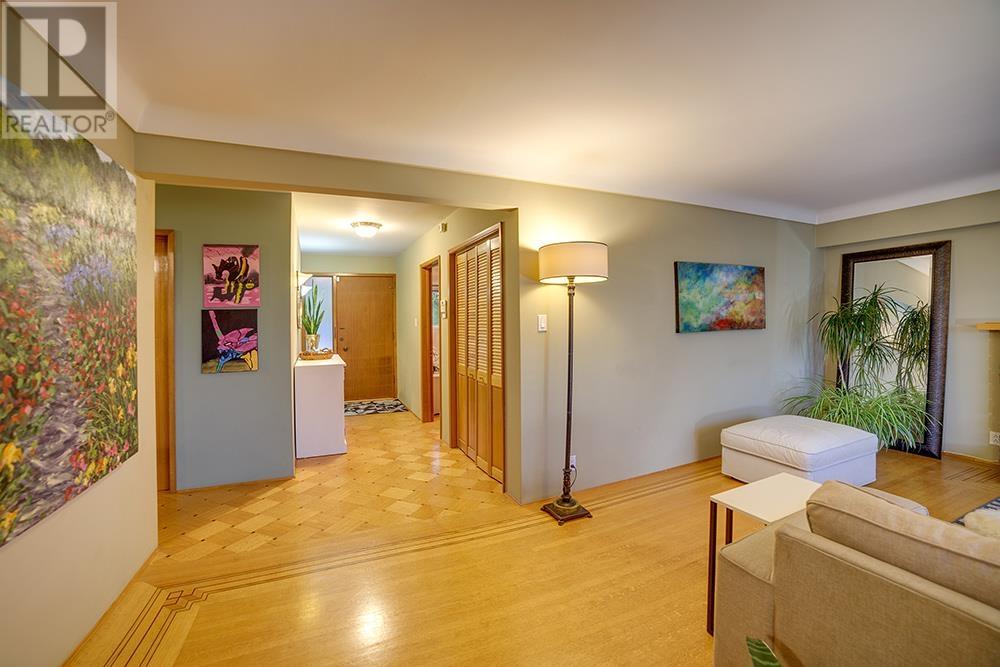 Listing Picture 13 of 15 : 4878 PATON STREET, Vancouver / 溫哥華 - 魯藝地產 Yvonne Lu Group - MLS Medallion Club Member