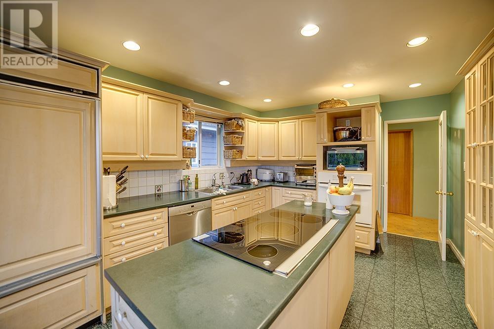 Listing Picture 12 of 15 : 4878 PATON STREET, Vancouver / 溫哥華 - 魯藝地產 Yvonne Lu Group - MLS Medallion Club Member