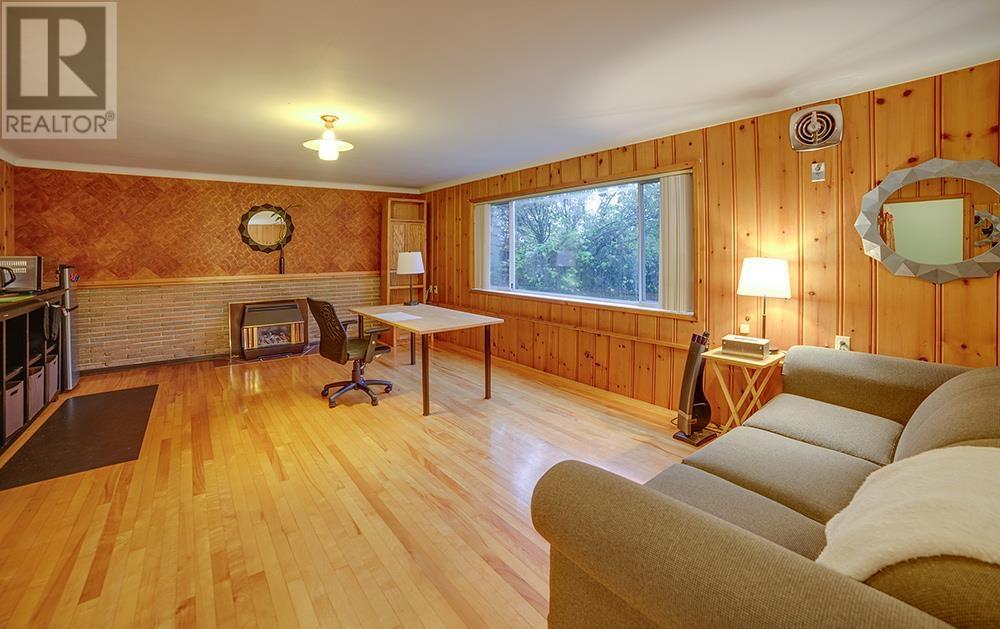 Listing Picture 14 of 15 : 4878 PATON STREET, Vancouver / 溫哥華 - 魯藝地產 Yvonne Lu Group - MLS Medallion Club Member