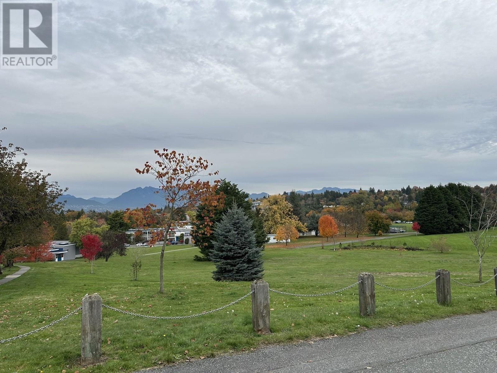 Listing Picture 3 of 15 : 4878 PATON STREET, Vancouver / 溫哥華 - 魯藝地產 Yvonne Lu Group - MLS Medallion Club Member