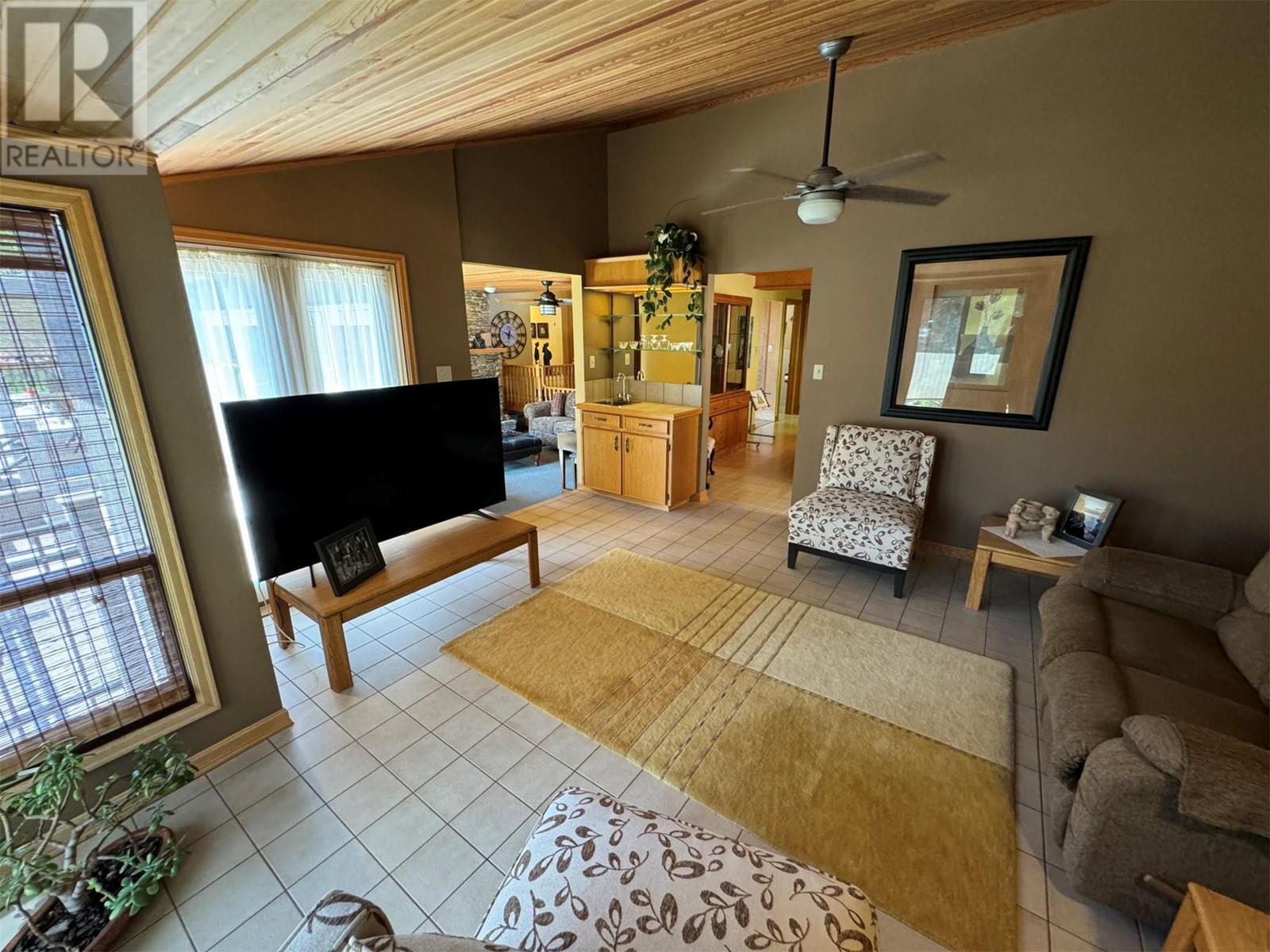 25 Wilson Road, Christina Lake, British Columbia  V0H 1E0 - Photo 26 - 10340782