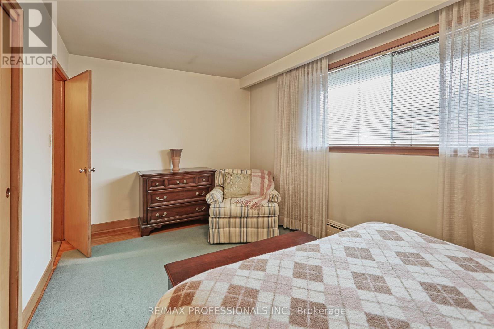 14 Morgan Avenue, Toronto (Stonegate-Queensway), Ontario  M8Y 2Z8 - Photo 15 - W12043989